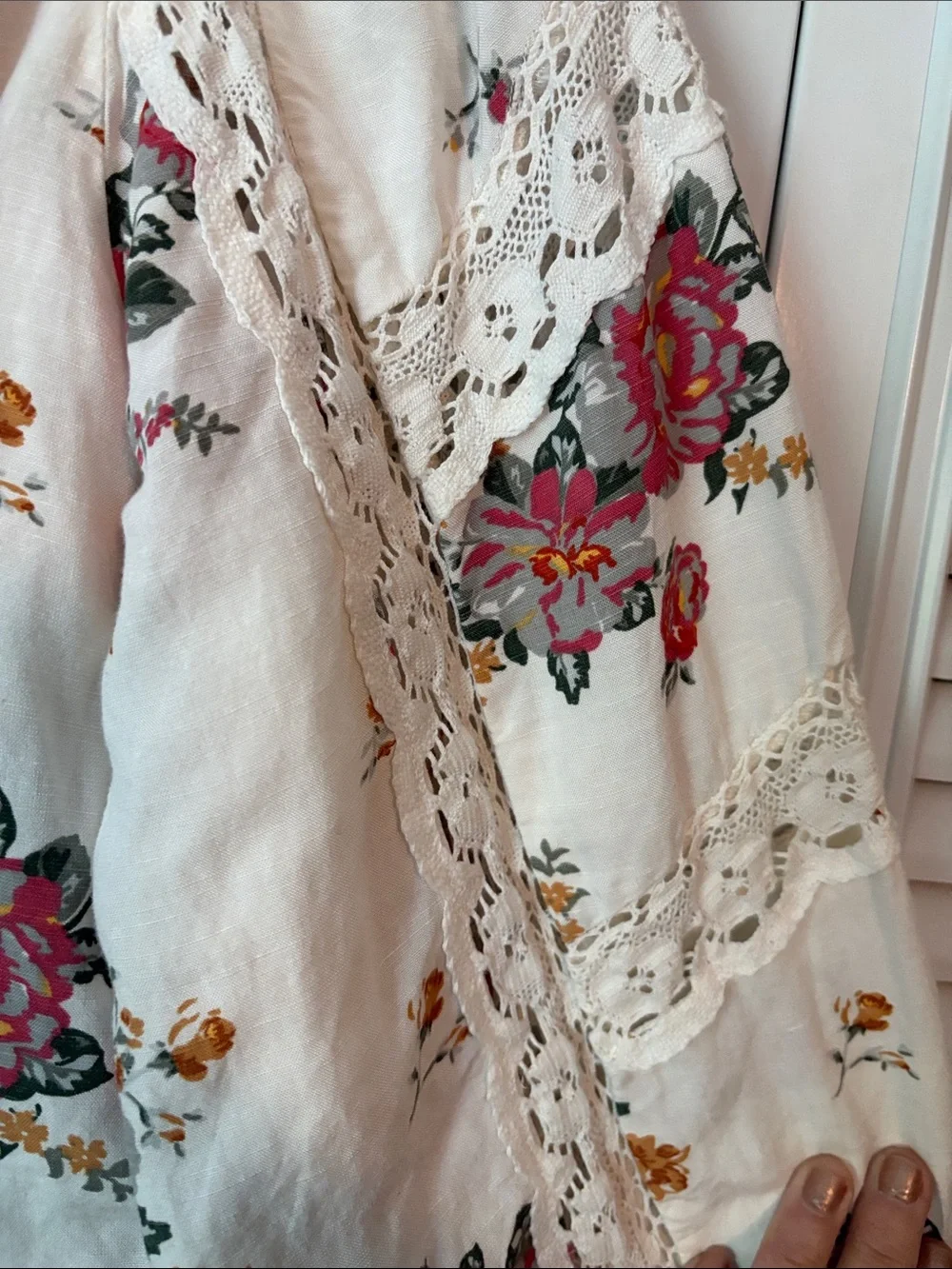 Zara Cream Floral Lace-Trim Button Front Blouse - Pink & Gold Roses Size Meduim
